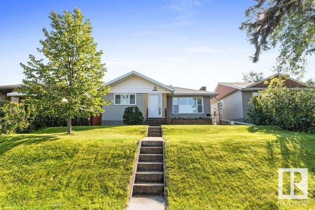 9847 79 St Nw, House detached with 5 bedrooms, 2 bathrooms and 5 parking in Edmonton AB | Image 1