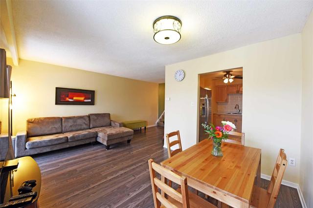 50 Foster Cres, Townhouse with 3 bedrooms, 2 bathrooms and 1 parking in Brampton ON | Image 10