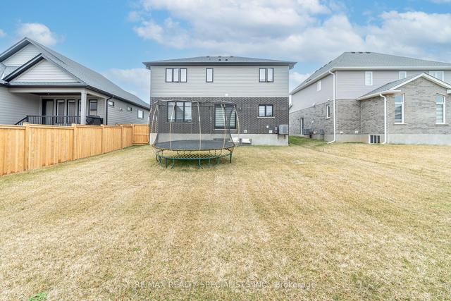61 Royal Cres, House detached with 4 bedrooms, 3 bathrooms and 6 parking in Southwold ON | Image 33