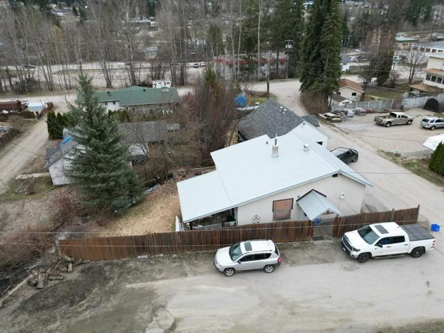 1866 Cole Street, House detached with 4 bedrooms, 2 bathrooms and 4 parking in Fruitvale BC | Image 3