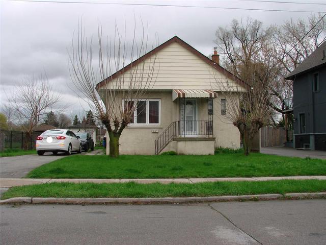 67 Harding Ave, House detached with 2 bedrooms, 2 bathrooms and 3 parking in Toronto ON | Image 2