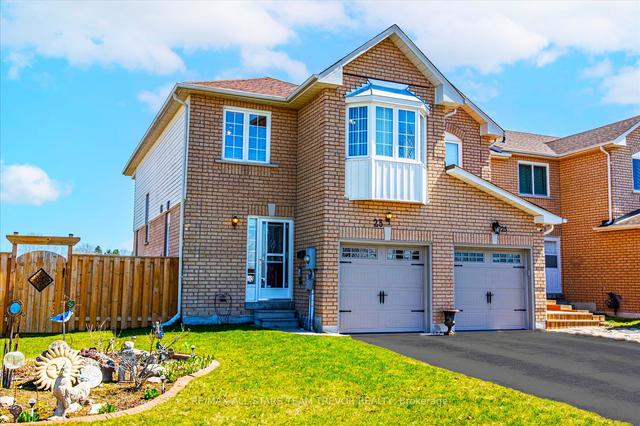 23 Mainprize Cres, House attached with 3 bedrooms, 4 bathrooms and 4 parking in East Gwillimbury ON | Image 1