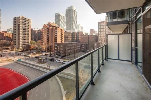 518 - 30 Roehampton Ave, Condo with 2 bedrooms, 2 bathrooms and 0 parking in Toronto ON | Image 8