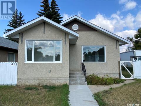 411 Main Street, House detached with 2 bedrooms, 1 bathrooms and null parking in Biggar SK | Card Image
