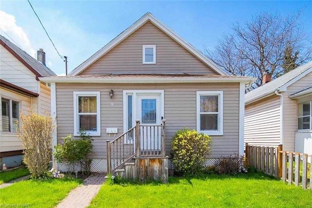 9 Wilson St, House detached with 3 bedrooms, 1 bathrooms and 0 parking in St. Catharines ON | Image 1