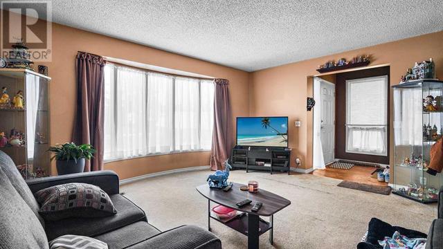 300 Berwick Drive Nw, House detached with 4 bedrooms, 1 bathrooms and 1 parking in Calgary AB | Image 7