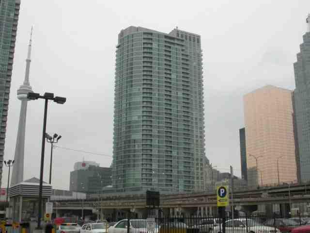 1114 - 18 Yonge St, Condo with 1 bedrooms, 2 bathrooms and 1 parking in Toronto ON | Image 1