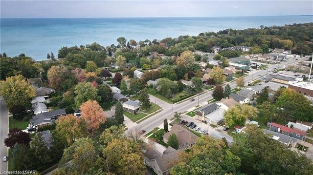 1077 Lakeshore Road, House detached with 4 bedrooms, 2 bathrooms and 8 parking in Sarnia ON | Image 25