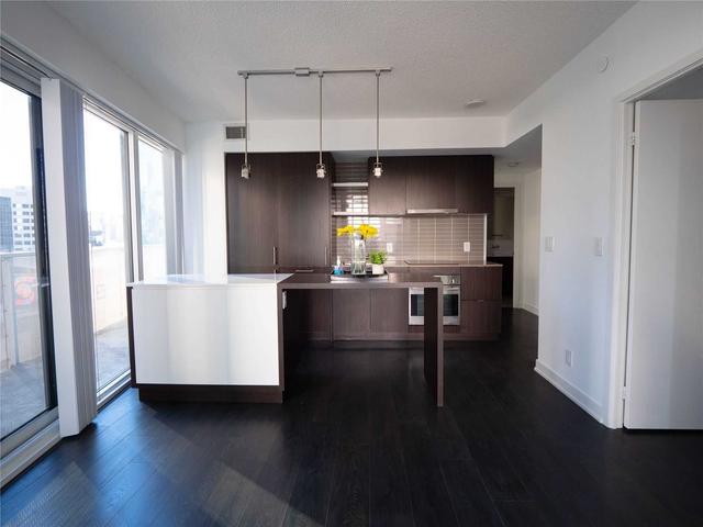 1002 - 100 Harbour St, Condo with 2 bedrooms, 2 bathrooms and 0 parking in Toronto ON | Image 1