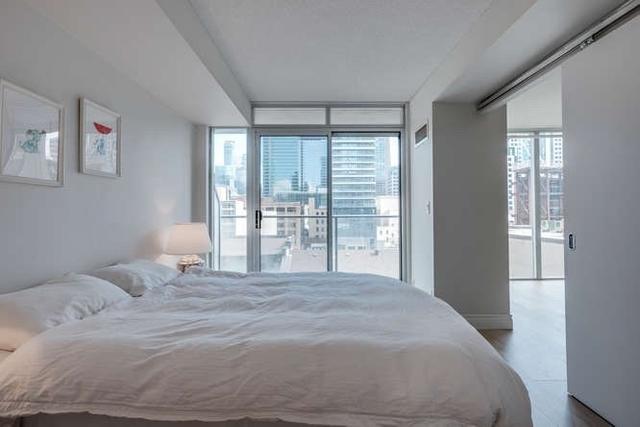 629 - 21 Nelson St, Condo with 2 bedrooms, 2 bathrooms and 0 parking in Toronto ON | Image 4