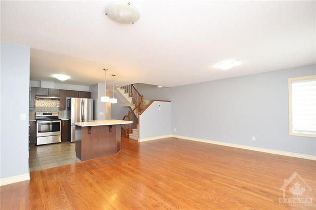 341 Glenbrae Avenue, Townhouse with 3 bedrooms, 3 bathrooms and 3 parking in Ottawa ON | Image 7