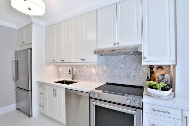 44 Humber Tr, House detached with 3 bedrooms, 2 bathrooms and 5 parking in Toronto ON | Image 9