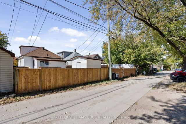 1558 Lillian Ave, House detached with 2 bedrooms, 2 bathrooms and 2 parking in Windsor ON | Image 24