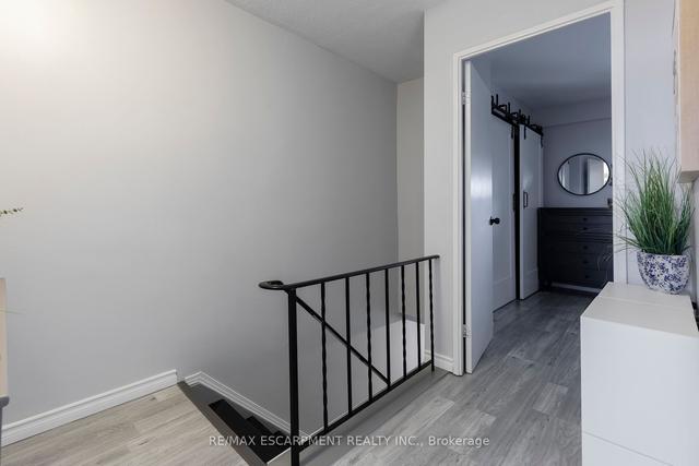 426 - 350 Quigley Rd, Condo with 3 bedrooms, 1 bathrooms and 1 parking in Hamilton ON | Image 4