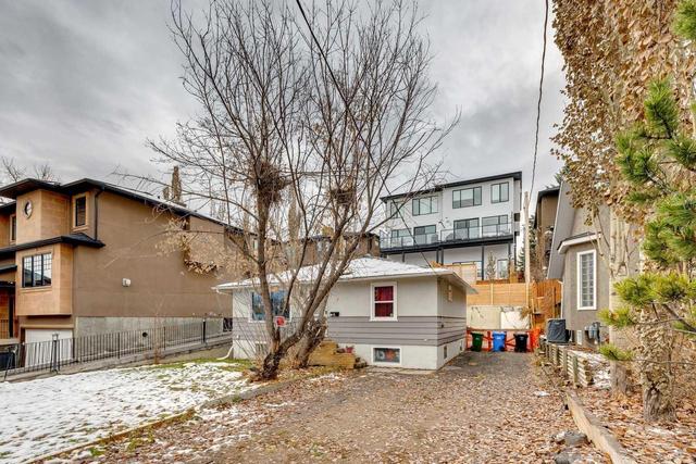 107 38 Avenue Sw, House detached with 2 bedrooms, 1 bathrooms and 1 parking in Calgary AB | Image 2