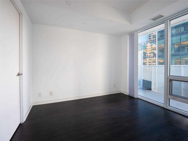 1002 - 100 Harbour St, Condo with 2 bedrooms, 2 bathrooms and 0 parking in Toronto ON | Image 4