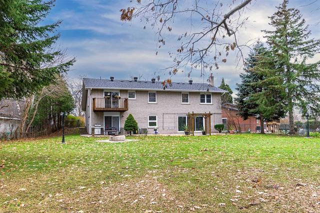 16 Forest Path Crt, House detached with 5 bedrooms, 3 bathrooms and 4 parking in Toronto ON | Image 32