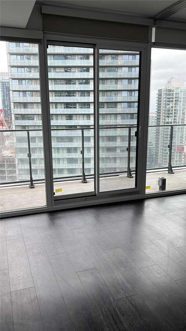 2713 - 125 Peter St, Condo with 2 bedrooms, 2 bathrooms and 1 parking in Toronto ON | Image 7
