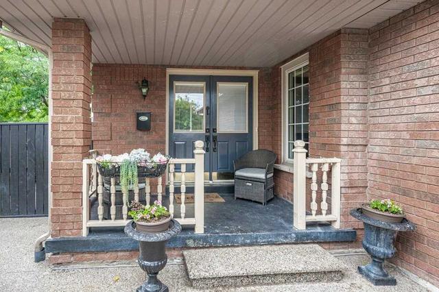 1229 Freeman St, House attached with 3 bedrooms, 4 bathrooms and 4 parking in Burlington ON | Image 12