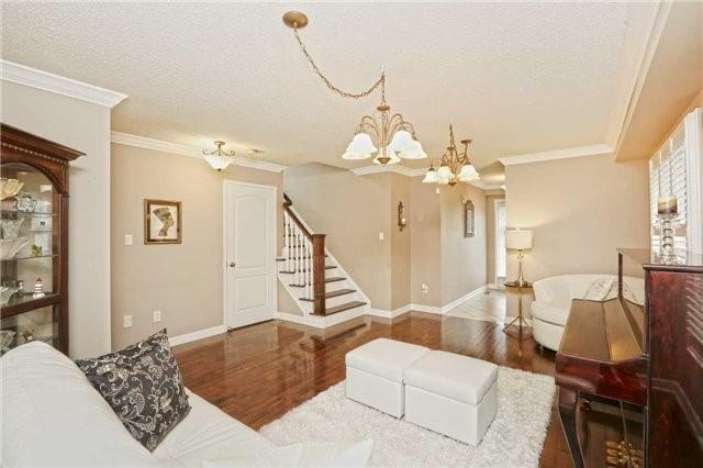 14 Oak Gardens Crt, House detached with 4 bedrooms, 4 bathrooms and 4 parking in Brampton ON | Image 4