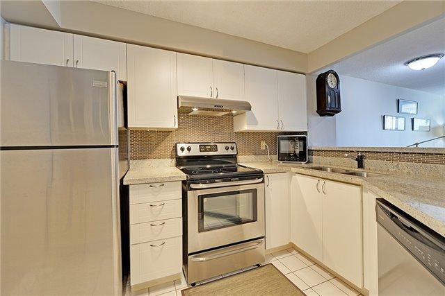 1002 - 24 Wellesley St W, Condo with 1 bedrooms, 2 bathrooms and 1 parking in Toronto ON | Image 5