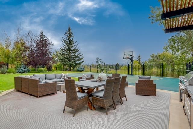 628 Britannia Drive Sw, House detached with 5 bedrooms, 5 bathrooms and 4 parking in Calgary AB | Image 2