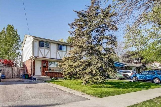 8099 Aintree Dr, House semidetached with 3 bedrooms, 2 bathrooms and 3 parking in Niagara Falls ON | Image 12
