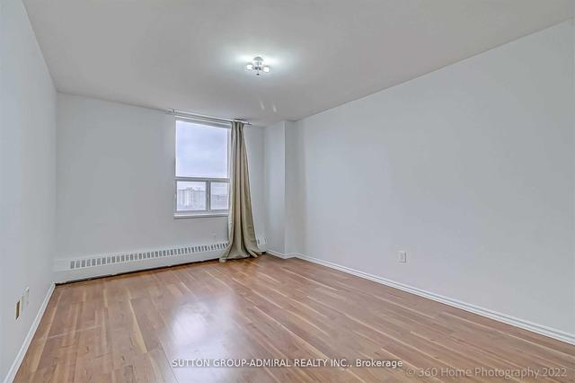 902 - 25 Four Winds Dr, Condo with 2 bedrooms, 1 bathrooms and 1 parking in Toronto ON | Image 3