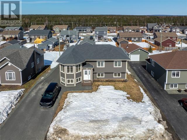 12 Howe Street, House detached with 3 bedrooms, 3 bathrooms and null parking in Gander NL | Image 2