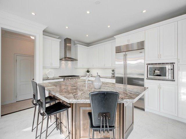 2462 Chateau Common, House attached with 3 bedrooms, 5 bathrooms and 2 parking in Oakville ON | Image 4