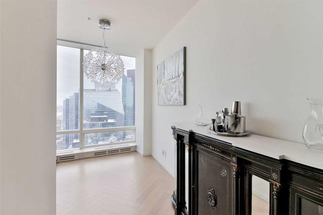 5204 - 180 University Ave, Condo with 2 bedrooms, 3 bathrooms and 2 parking in Toronto ON | Image 13