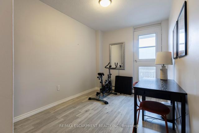 426 - 350 Quigley Rd, Condo with 3 bedrooms, 1 bathrooms and 1 parking in Hamilton ON | Image 8