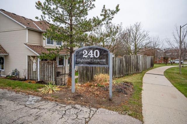 11 - 240 Highland Cres, Townhouse with 1 bedrooms, 1 bathrooms and 2 parking in Kitchener ON | Image 12