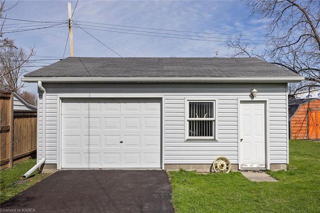 416 Garden Street, House detached with 3 bedrooms, 2 bathrooms and 7 parking in Gananoque ON | Image 36