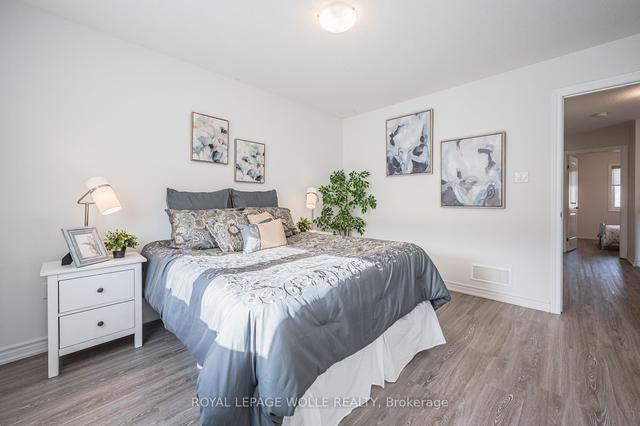 71 Arlington Cres, Townhouse with 3 bedrooms, 3 bathrooms and 2 parking in Guelph ON | Image 16