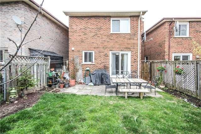 1001 Lucerne Cres, House attached with 3 bedrooms, 2 bathrooms and 2 parking in Mississauga ON | Image 19