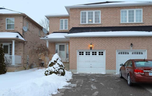 17 Teagarden Crt, House semidetached with 3 bedrooms, 4 bathrooms and 3 parking in Whitby ON | Image 1