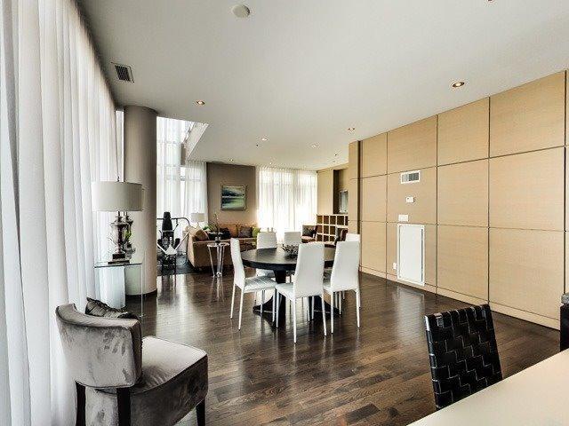 uph15 - 21 Nelson St, Condo with 2 bedrooms, 3 bathrooms and 2 parking in Toronto ON | Image 4