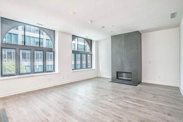 305 - 22 Lombard St, Condo with 2 bedrooms, 2 bathrooms and 1 parking in Toronto ON | Image 1