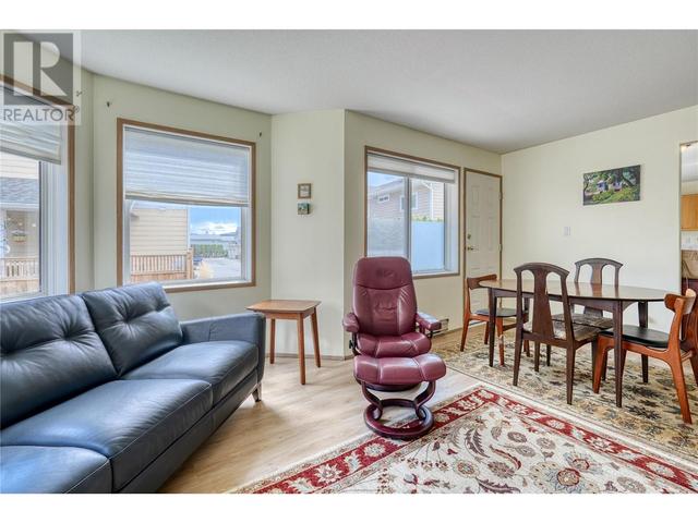 4 - 3322 South Main Street, Condo with 2 bedrooms, 2 bathrooms and 2 parking in Penticton BC | Image 5