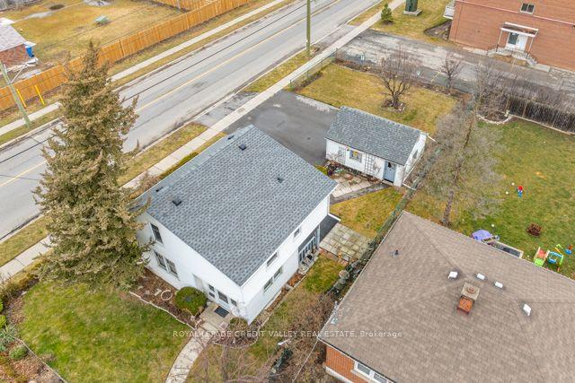 42 Beech St, House detached with 3 bedrooms, 1 bathrooms and 4 parking in Brampton ON | Image 32