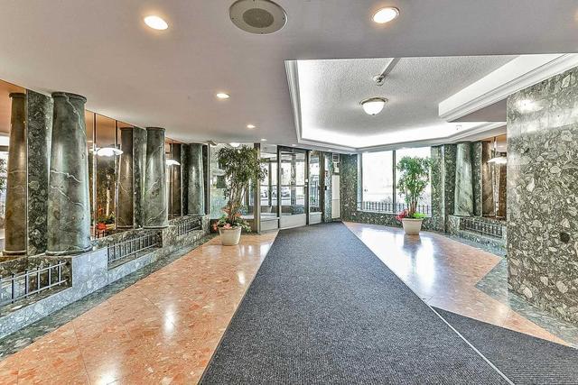 2010 - 236 Albion Rd, Condo with 3 bedrooms, 2 bathrooms and 1 parking in Toronto ON | Image 2