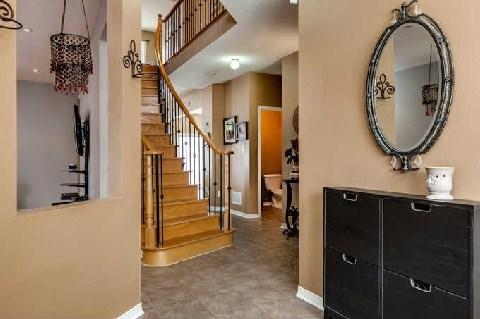 42 Laurentide Cres, House detached with 5 bedrooms, 3 bathrooms and 4 parking in Brampton ON | Image 3