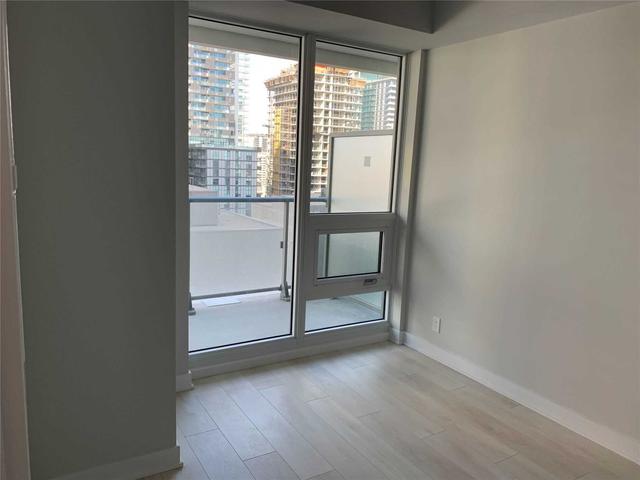 1211 - 2221 Yonge St, Condo with 1 bedrooms, 1 bathrooms and 0 parking in Toronto ON | Image 3