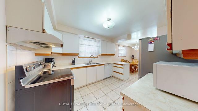 23 Pondsview Dr, House detached with 3 bedrooms, 2 bathrooms and 4 parking in Toronto ON | Image 3