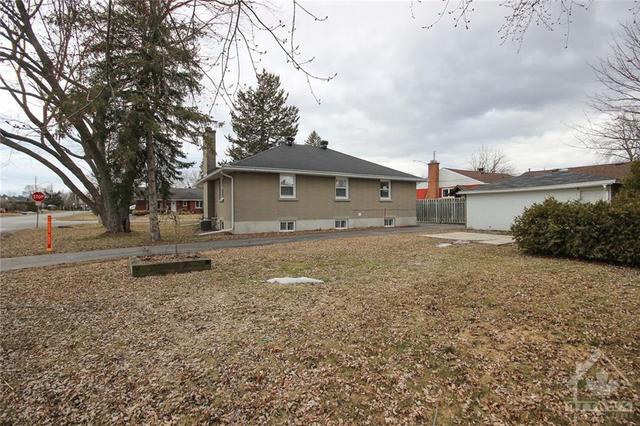 51 Dunham Street, House detached with 3 bedrooms, 3 bathrooms and 6 parking in Ottawa ON | Image 29