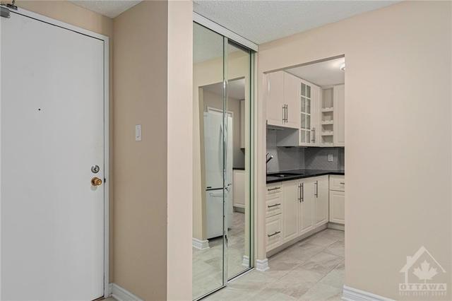 302 - 1599 Lassiter Terrace, Condo with 2 bedrooms, 2 bathrooms and 1 parking in Ottawa ON | Image 2