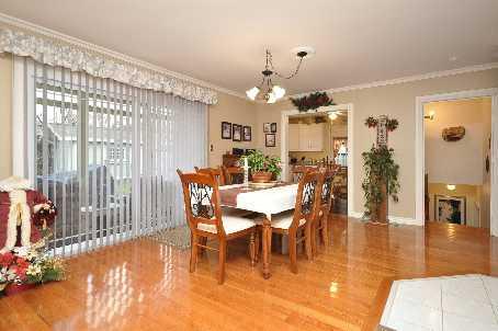31 Burgby Ave, House detached with 3 bedrooms, 2 bathrooms and 6 parking in Brampton ON | Image 3