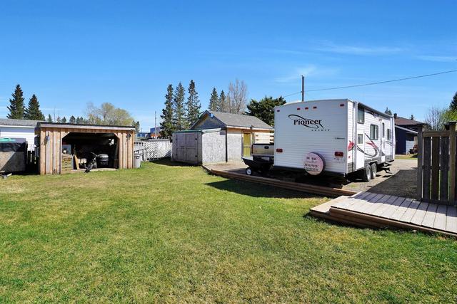 117 and 113 2 Avenue, House detached with 5 bedrooms, 2 bathrooms and 2 parking in Clearwater County AB | Image 34