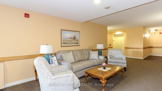 203 - 94 Dean Ave, Condo with 1 bedrooms, 1 bathrooms and 1 parking in Barrie ON | Image 3